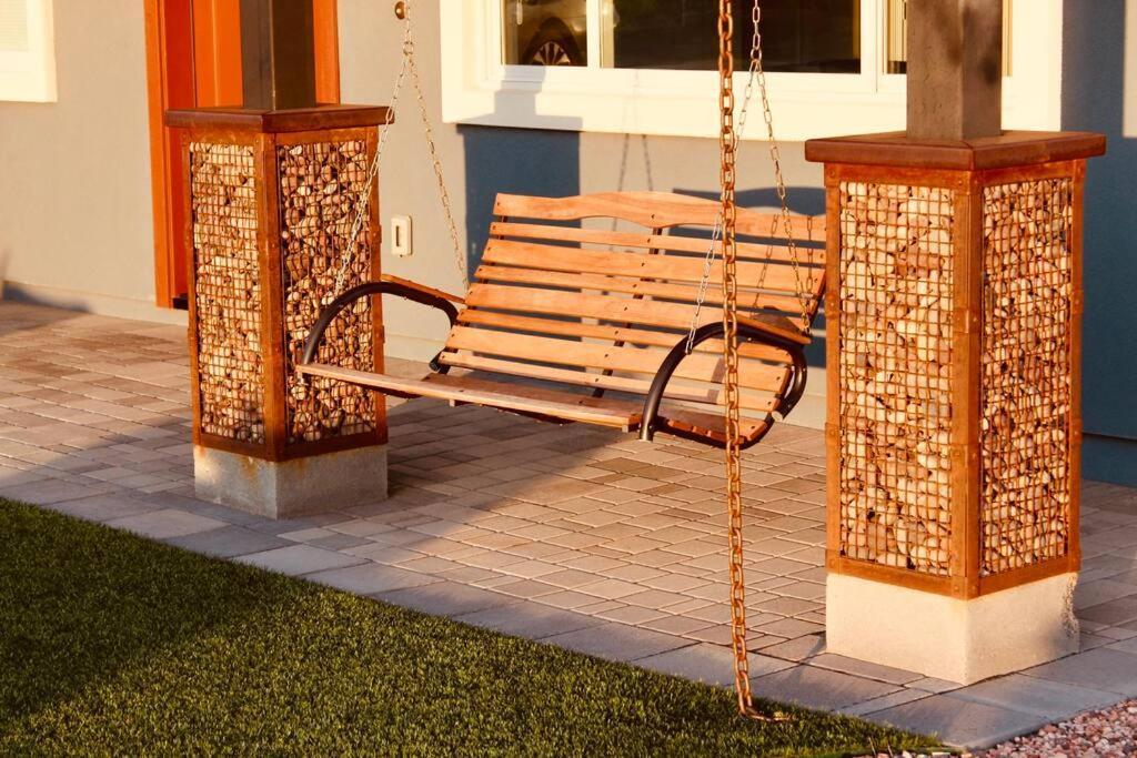Modern 3 Bedroom Home كوتنوود المظهر الخارجي الصورة